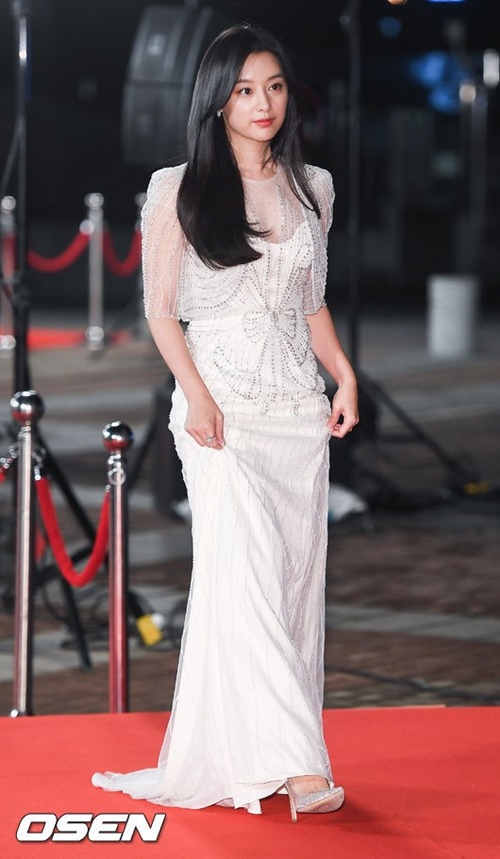 Kim Ji Won - Mỹ Nhân Hậu Duệ Mặt Trời Đẹp Ngây Ngất Nhờ Dưỡng Da Bằng Tủ  Lạnh