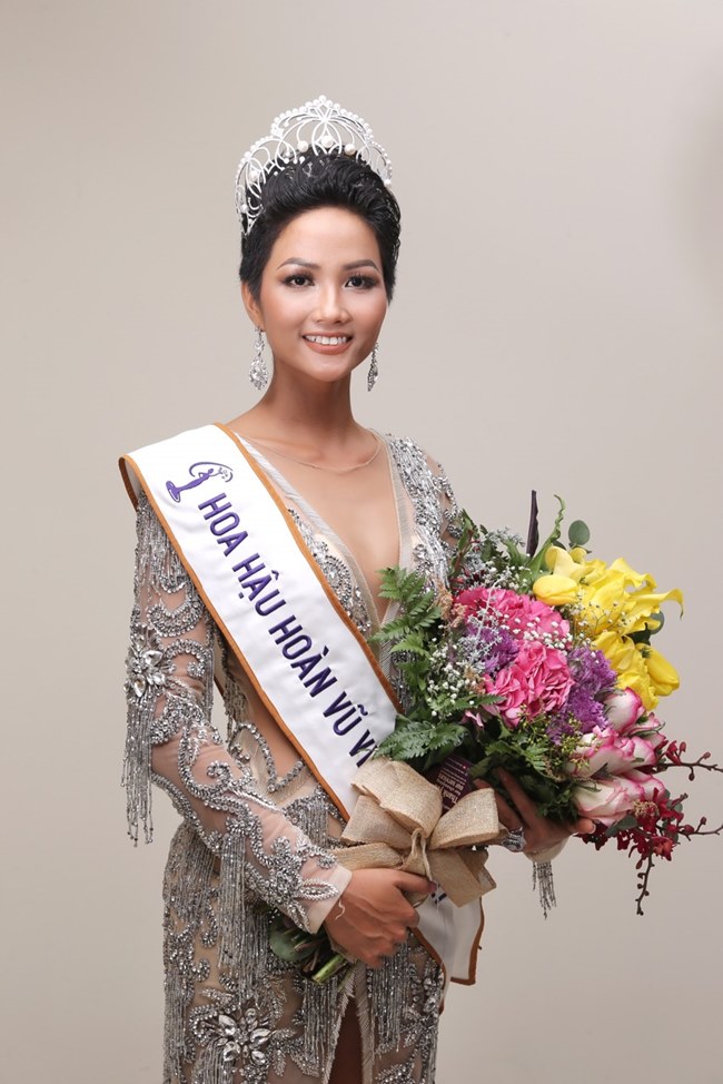 Cư dân mạng tranh cãi về nhan sắc Tân Hoa hậu Hoàn vũ Việt Nam - 1