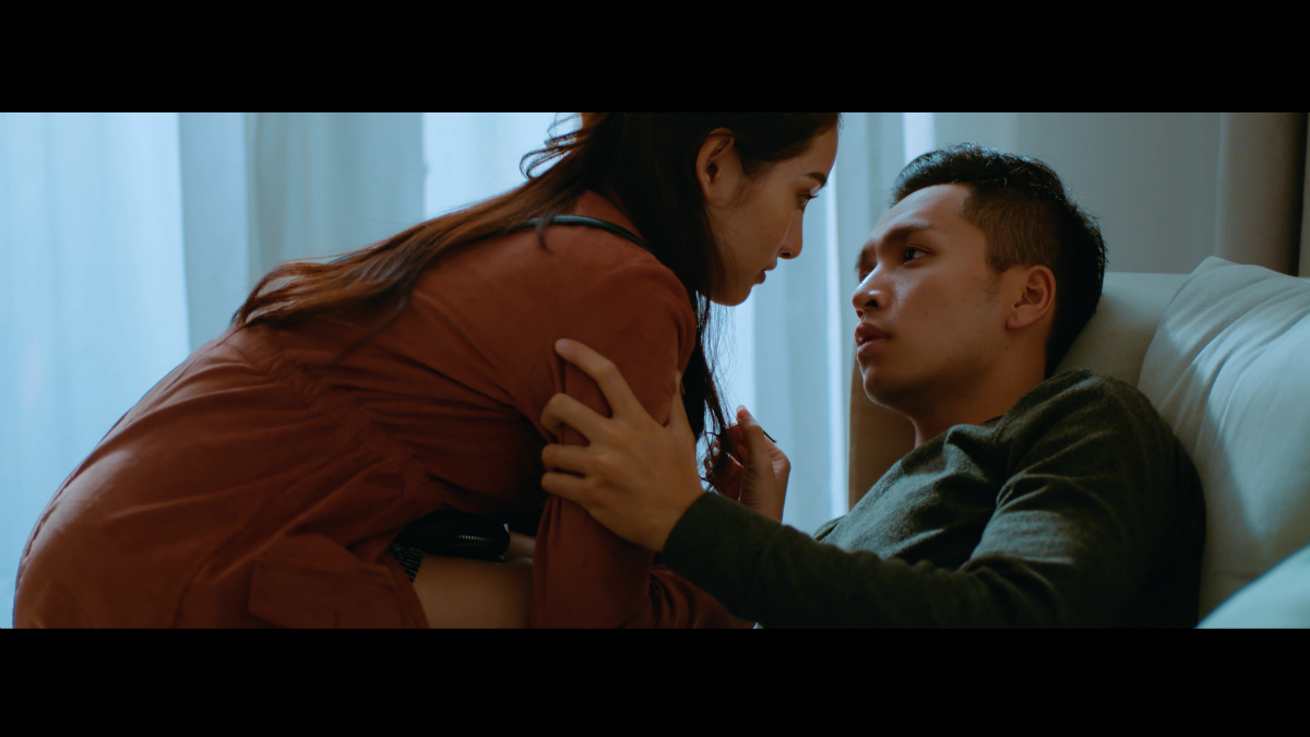 Bạch Công Khanh làm chàng trai si tình ngây ngô trong MV - 1