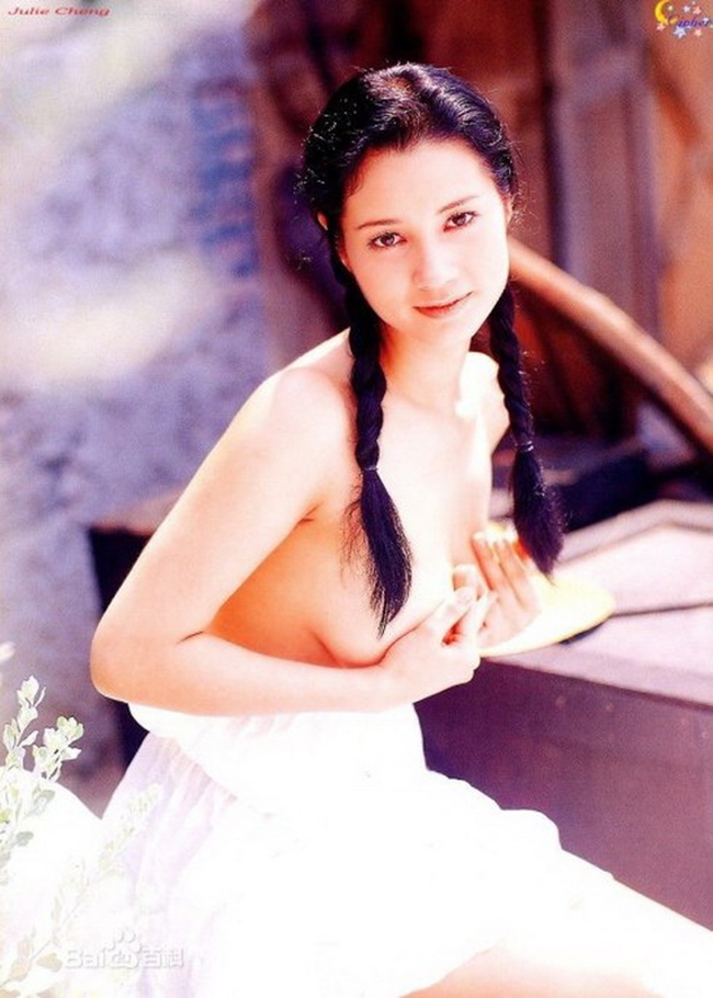 Trịnh Diễm Lệ được ca tụng là "thánh nữ" hay "nữ hoàng" phim 18+ của Hong Kong trong thập niên 90.