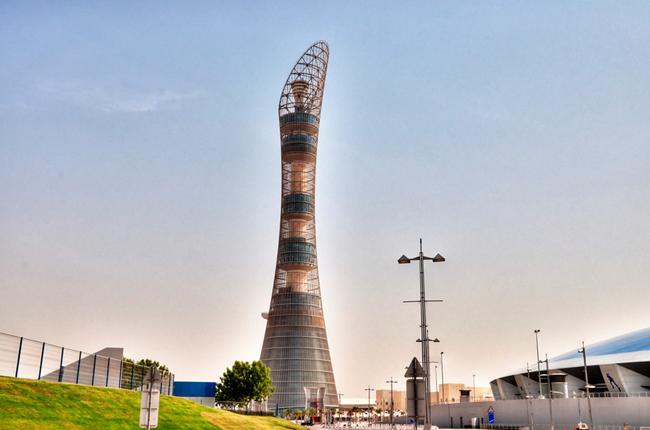 Tháp Aspire ở thủ đô Doha với kinh phí xây dựng lên tới 150 triệu USD. Nó được gắn màn hình Led quanh các mặt và một máy chiếu laser ở trên đỉnh tòa nhà.