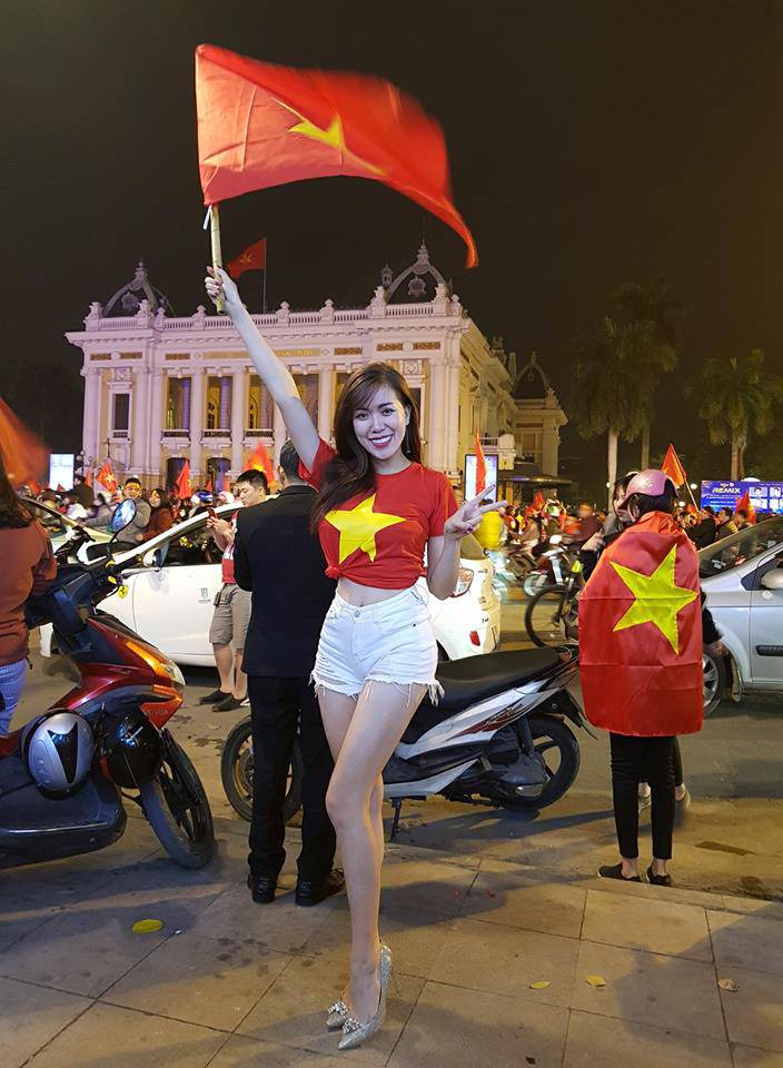 U23 Việt Nam chiến thắng, Mỹ Tâm, Mr. Đàm xuống đường đi bão