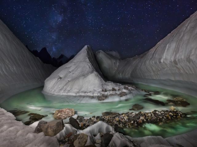 ”Phát sốt” với hồ băng tuyệt đẹp ẩn sâu trong dãy Himalaya