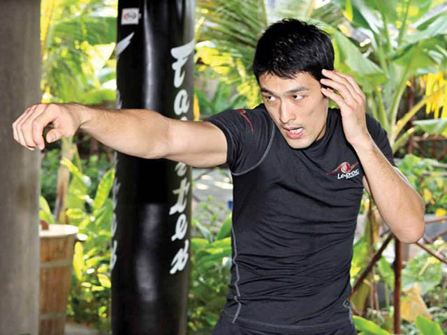 Johnny Trí Nguyễn lên tiếng về việc giao đấu với võ sư Flores