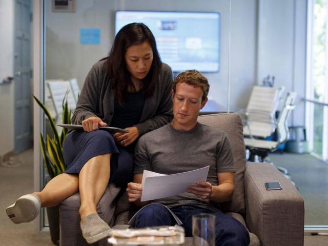 Cuộc sống bình dị của cặp vợ chồng bạc tỷ Mark Zuckerberg và Priscilla Chan