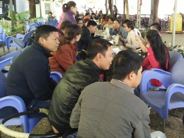 Đắk Lắk: Lương bèo bọt, giáo viên hợp đồng đi bán cháo nuôi nghề