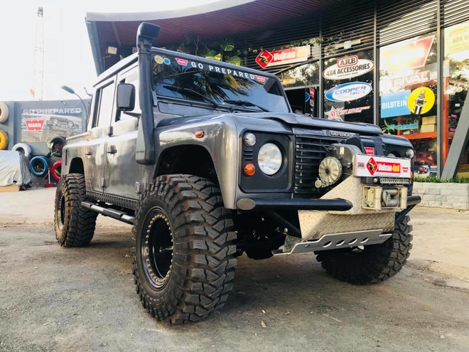 "Siêu Off-road" Landrover Defender 2,5 tỷ lên đồ chơi khủng - 1