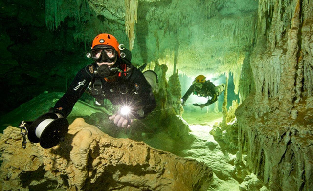 Có điều bí ẩn gì bên trong hang động dưới nước sâu nhất thế giới? - 1