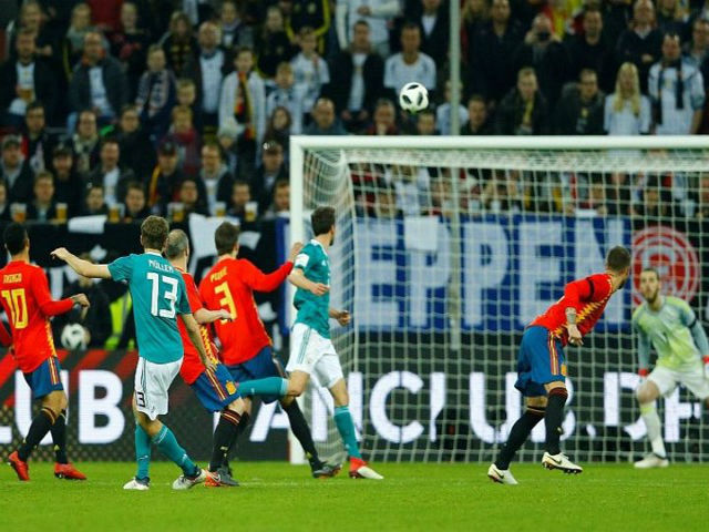 Siêu phẩm tuần: Muller phá lưới De Gea, Ronaldo đọ tài Salah