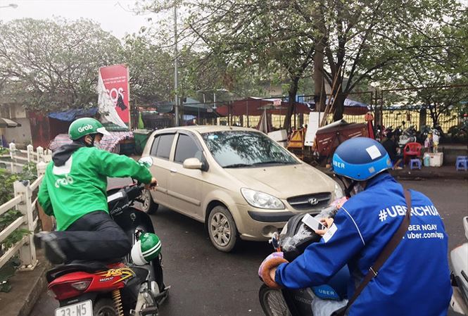 Lái xe lo giành khách khi Grab độc tôn? - 1