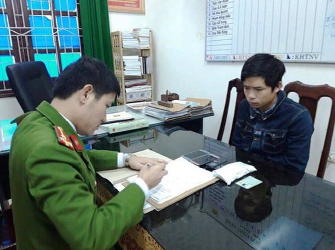 Kẻ tống tiền nữ giáo viên bằng clip 'mây mưa' bị khởi tố - 1