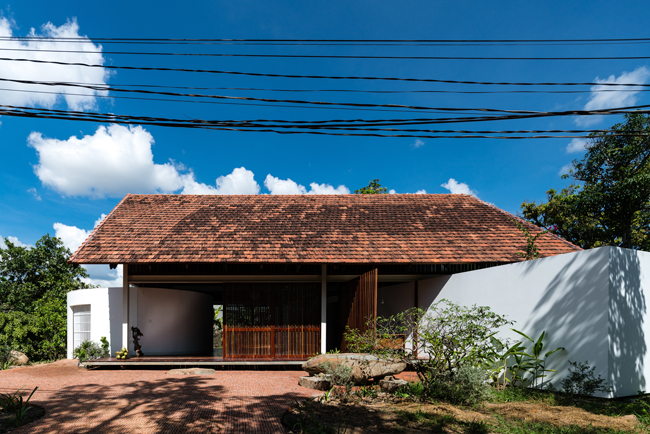 Căn nhà có tên YT House này tọa lạc trong một ngôi làng nhỏ ở phía tây bắc tỉnh Đắk Lắk.