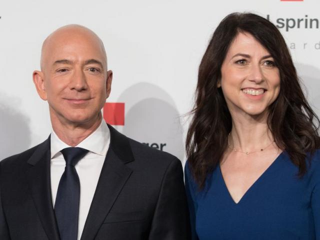 After divorce with the billionaire Jeff Bezos, Mrs. MacKenize became the richest woman in the world?