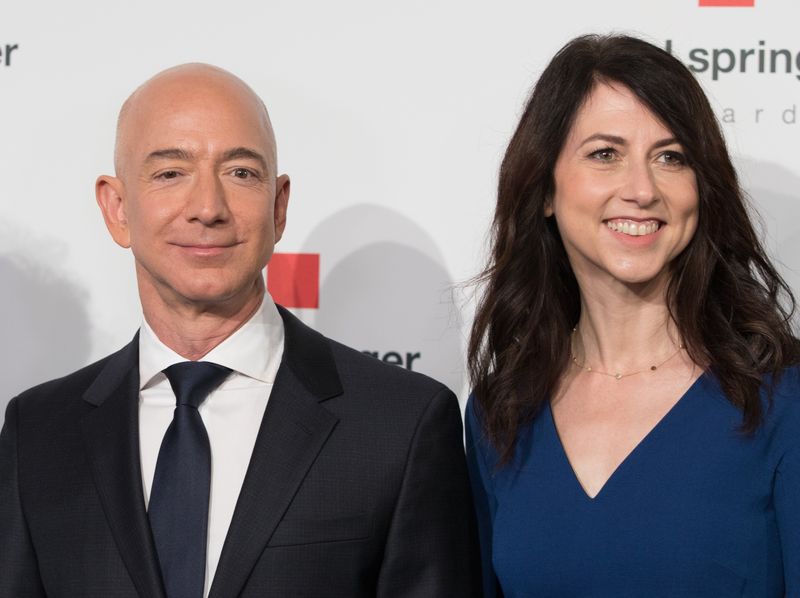 Hậu ly hôn với tỷ phú Jeff Bezos, bà MacKenize trở thành người phụ nữ giàu nhất thế giới? - 1