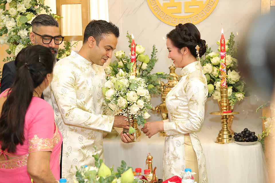 Chồng doanh nhân Ấn Độ đi cùng dàn bê tráp đến hỏi cưới Võ Hạ Trâm - 9