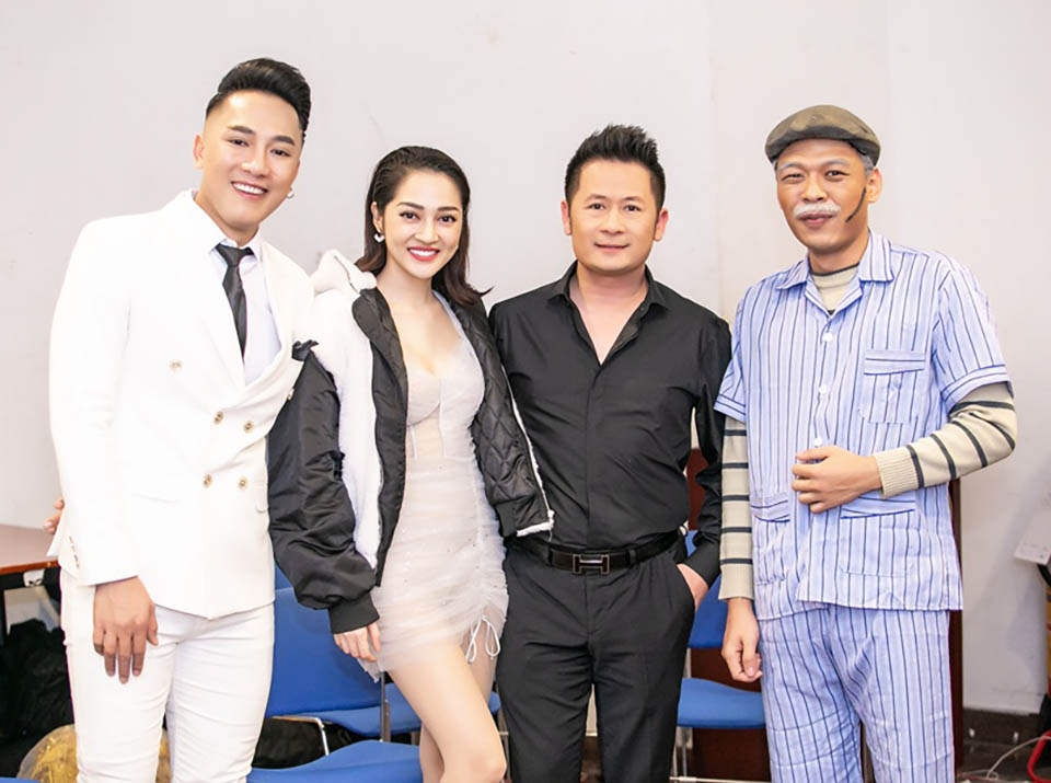 "Ca sĩ hội chợ" Châu Khải Phong "chung chiếu" với Bằng Kiều có được chấp nhận? - 1