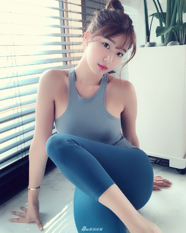 Ohtto Mom cô gái 30 tuổi người Hàn Quốc bỗng trở nên nổi tiếng trên mạng xã hội sau khi cô đăng tải quá trình tập luyện của bản thân.
