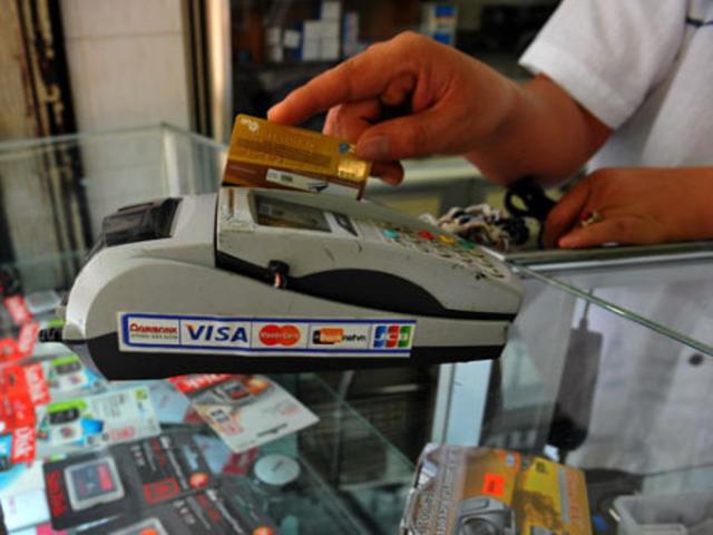 Lợi nhuận khủng nhờ giao dịch ”ma” để rút tiền mặt từ thẻ tín dụng