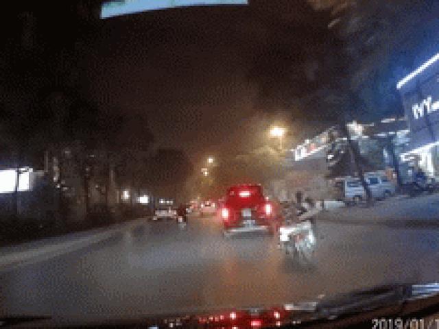 Shock: A motor bike rushes and drives a disaster under the car