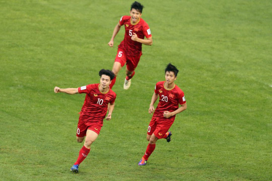 Ngân hàng đồng loạt thưởng nóng cho đội tuyển Việt Nam sau khi thắng Jordan - 1