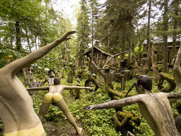 Công viên kỳ dị nhất thế giới, hàng trăm bức tượng khỏa thân nằm la liệt 1548210464-386-cong-vien-ky-di-nhat-the-gioi-hang-tram-buc-tuong-khoa-than-nam-la-liet-3-1548129237-width600height450