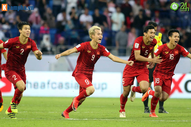 8 anh hào vào tứ kết Asian Cup: Việt Nam sánh vai &#34;ông trùm&#34; châu Á - 1