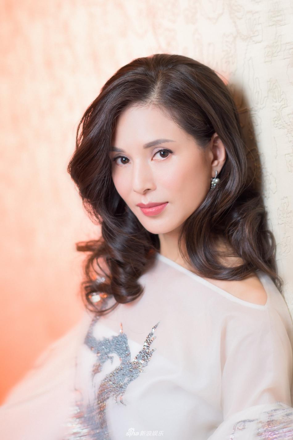 24h HOT: Hoa hậu Ngọc Hân đồng ý đi ăn tối với Văn Lâm bị nói "đu bám" - 3
