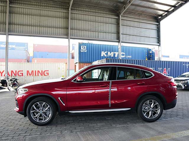 The new generation of the BMW X4 2019 arrived in Vietnam, preparing for debut