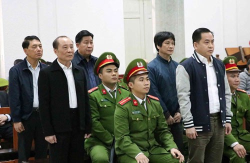 2 cựu thứ trưởng Trần Việt Tân, Bùi Văn Thành bị đề nghị từ 30 tháng đến 42 tháng tù - 1