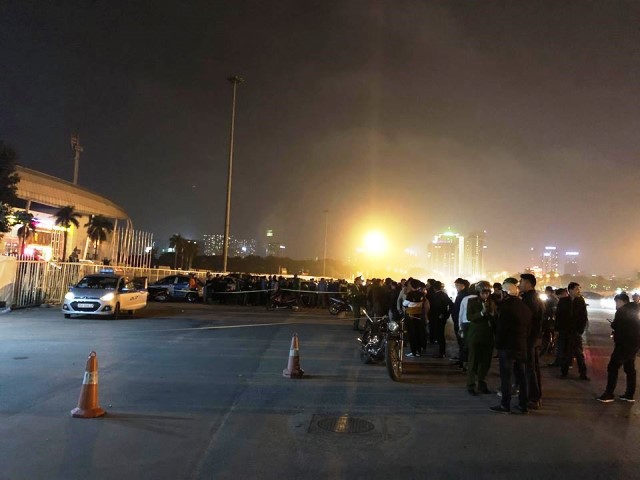 Trước khi gục ở cửa SVĐ Mỹ Đình, tài xế taxi nghi bị cứa cổ đã phát tin cầu cứu - 3