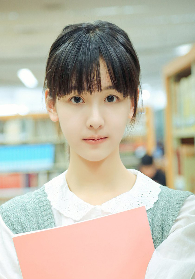 Cô từng nhận danh hiệu nữ diễn viên xuất sắc nhất trong phim 'Tai trái' sản xuất năm 2016.
