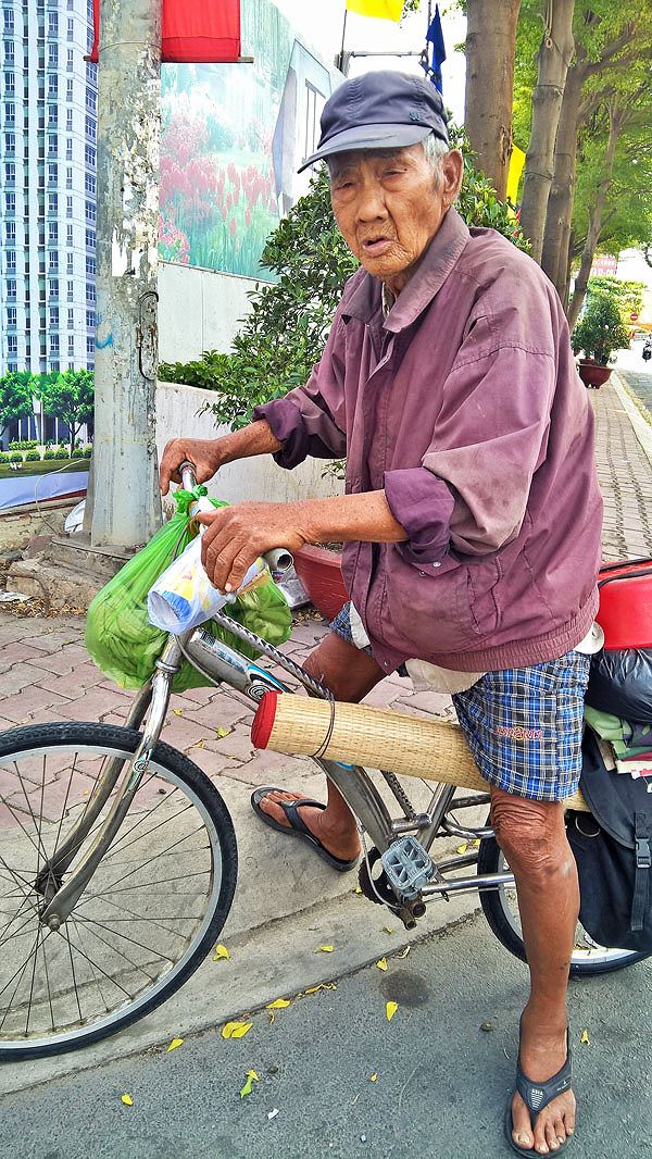 Sài Gòn lạ mắt ngày mồng Hai Tết Kỷ Hợi - 6