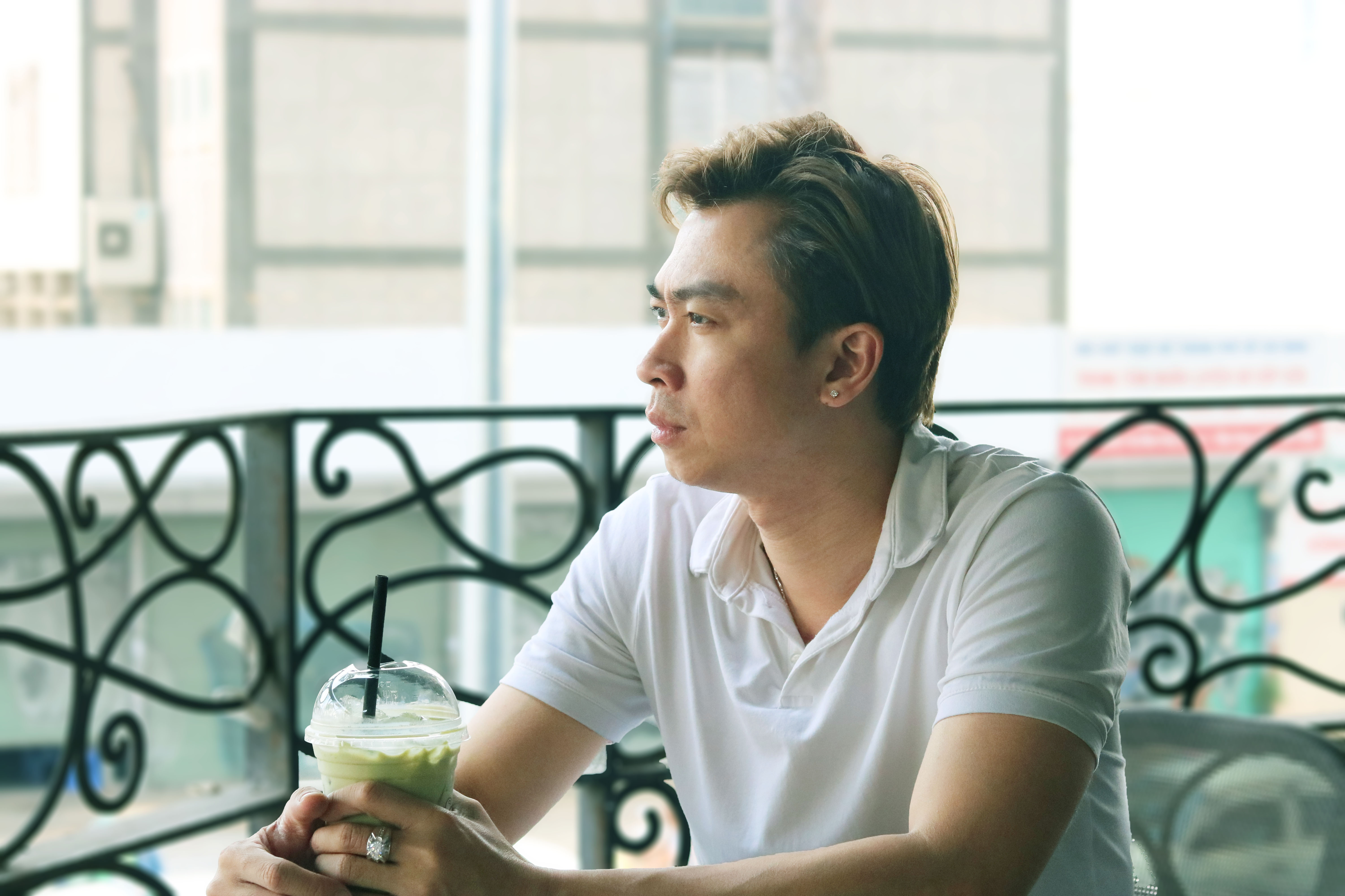 Hồ Việt Trung tiết lộ thời đi hát lô tô, ngủ gầm sân khấu cùng Hồ Quang Hiếu - 1