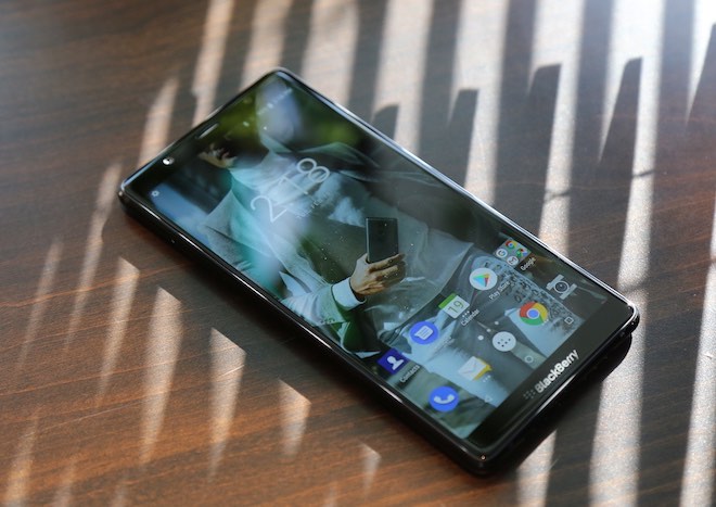 BlackBerry Evolve về Việt Nam với giá chính hãng "hủy diệt" hàng xách tay - 1