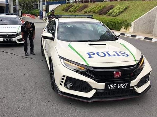 Cảnh sát Malaysia dùng Honda Civic Type R làm xe tuần tra