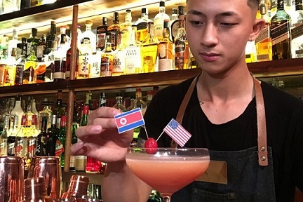Quán bar Hà Nội phục vụ đồ uống đặc biệt chào mừng cuộc gặp Trump-Kim - 1