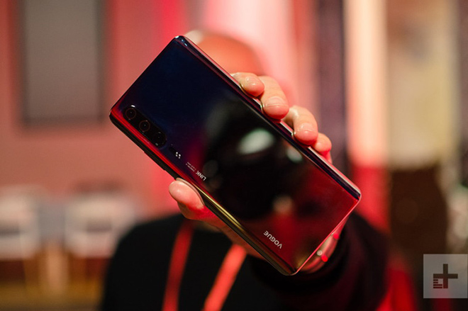 Hình ảnh đầu tiên của Huawei P30 Pro trong đời thực, đẹp khó cưỡng - 1