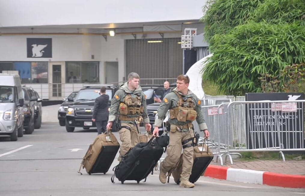 TRỰC TIẾP: Tổng thống Trump lên "Quái thú", hướng về sân bay Nội Bài - 6