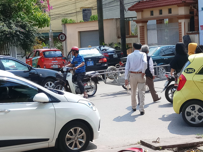 Nhiều xe biển xanh dự đám cưới "khủng" con lãnh đạo tỉnh Quảng Bình - 1