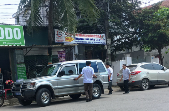 "Chủ nhân" xe biển xanh đi tiệc cưới con chủ nhiệm UBKT Quảng Bình nói gì? - 1