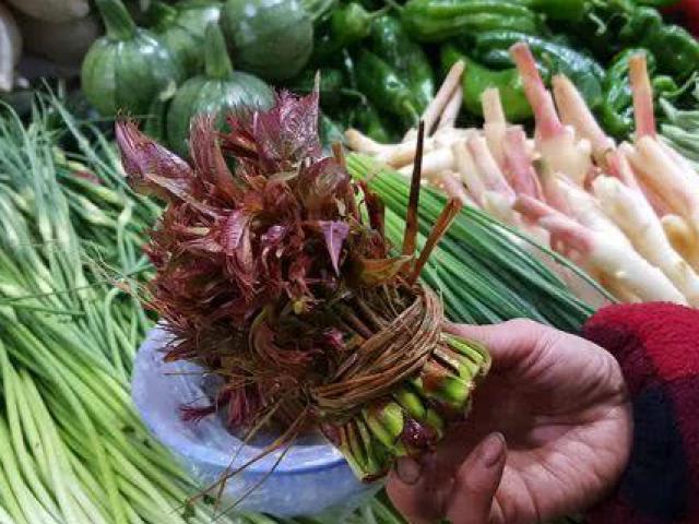 Loại rau đầy rẫy ở nông thôn nhưng vào siêu thị bán với giá hơn 400.000 đồng/nửa kg