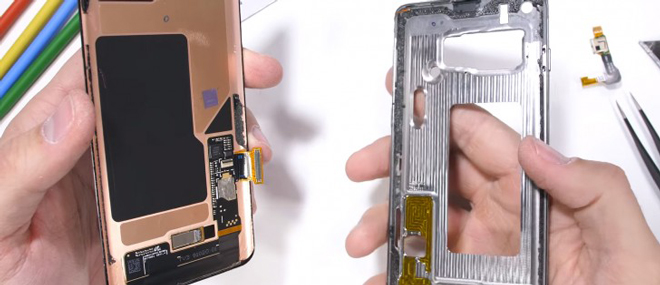 Video cận cảnh "mổ xẻ" Galaxy S10 - 1