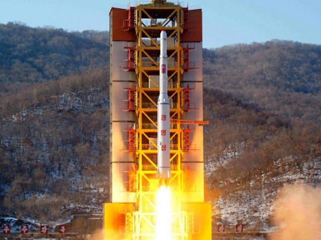 Sẵn sàng phóng tên lửa, Triều Tiên toan tính điều gì?