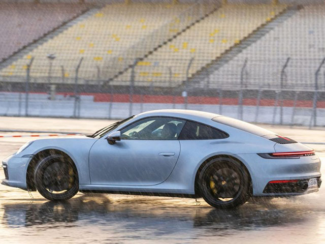 Porsche 911 mới an toàn hơn với chế độ lái trên đường ướt Wet Mode