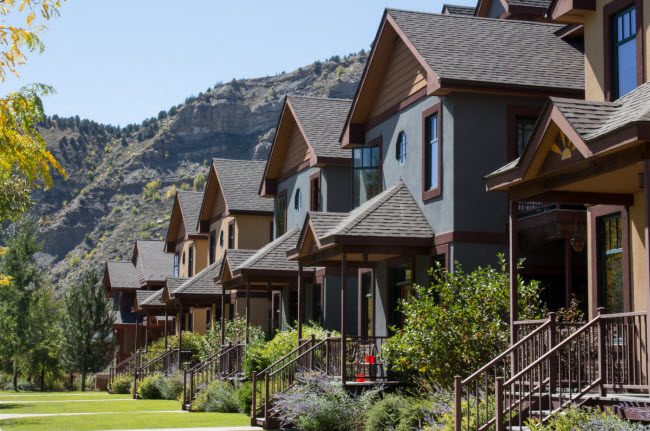 Bang Colorado, Mỹ: Giá nhà ở Colorado rất đắt đỏ, nhưng chính quyền bang&nbsp; này có nhiều chương trình hỗ trợ người mua nhà. Ví dụ, bạn có thể được hỗ trợ tới 4% tiền mua nhà, nếu đáp ứng một số yêu cầu về thu nhập.