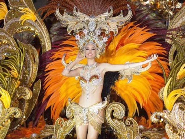 Lễ hội sexy nhất Brazil: Luật mặc kín bị phạt không dành cho phụ nữ nhút nhát