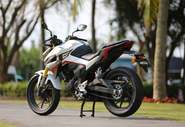 Soi chi tiết Honda CB190R giá hơn 90 triệu tại Hà Nội