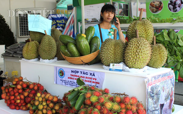 Hàng loạt trái cây đầu mùa giá cao vút, bán 1 quả thu về tiền triệu - 1