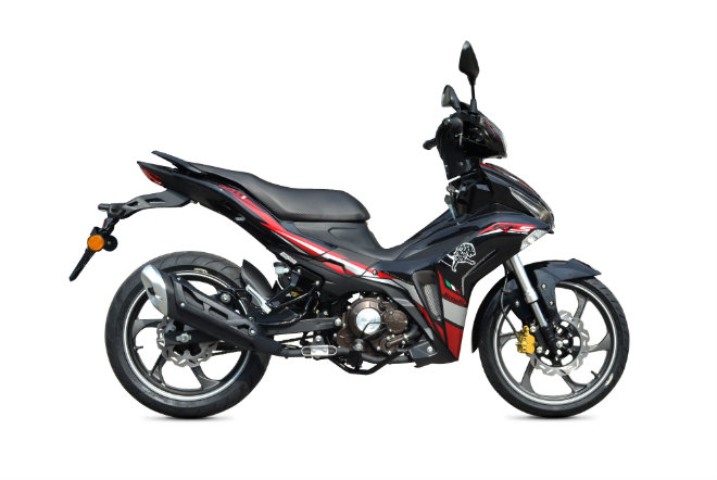 2019 Benelli RFS150i has new graphics compared to the Yamaha Exciter - 1