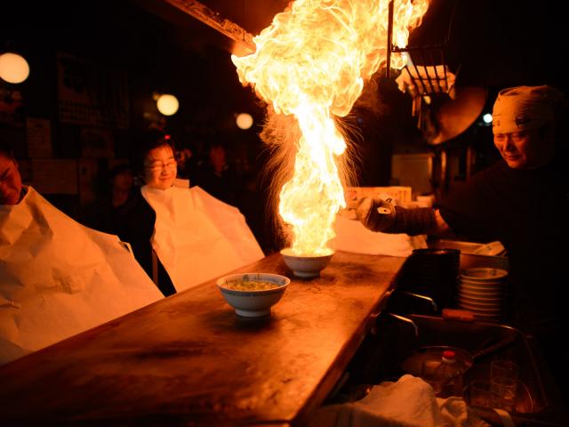 Thưởng thức món mì ramen ”bốc cháy” có hương vị đặc trưng ở Nhật